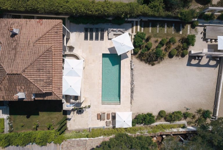 A movable floor swimming pool in La Croix Valmer